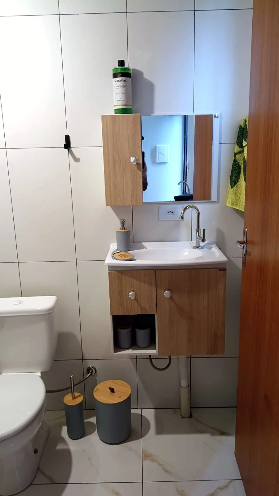 Bathroom (photo, colour-corrected)
